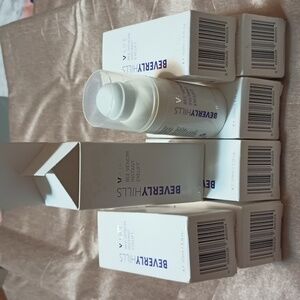 V-LIFT BEE VENOM INSTANT EYELIFT.